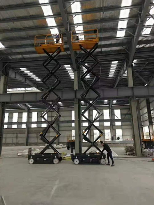 高效转运，精准吊装——新华50吨吊车助力工地钢筋转运与机械设备租赁